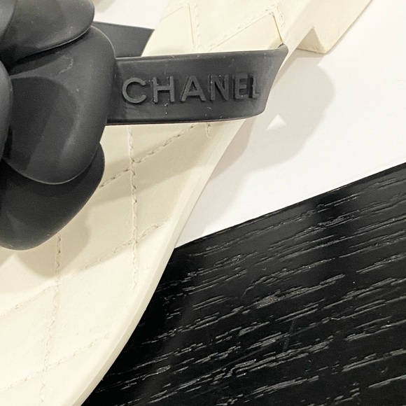 🖤🤍🖤Chanel Quilted Sandals - Picture 9 of 11